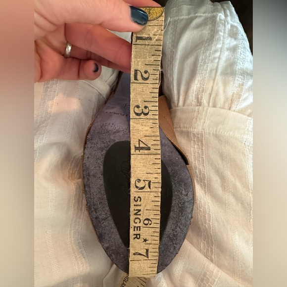 Donald Pilner Tan Sling Back Heels, Size 7M - Picture 8 of 9